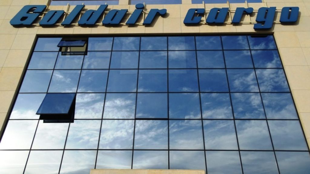 Κλίνες για τις Εντατικές και αυτοκίνητα για την Αστυνομία από την Goldair