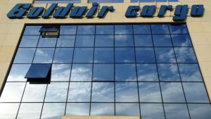 Κλίνες για τις Εντατικές και αυτοκίνητα για την Αστυνομία από την Goldair