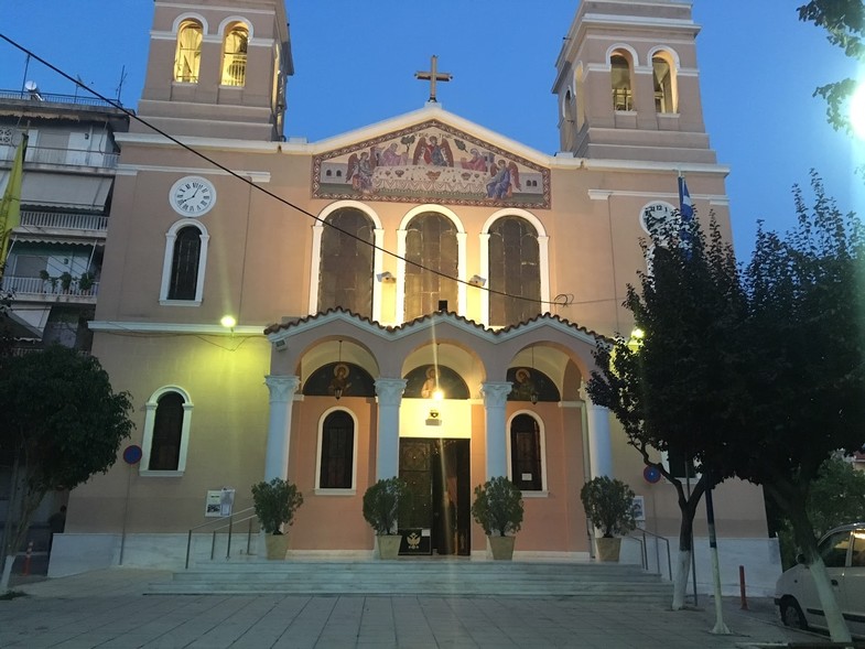 Κοσμοσυρροή σε εκκλησία στην Πάτρα – Αστυνομικοί μοίρασαν πρόστιμα