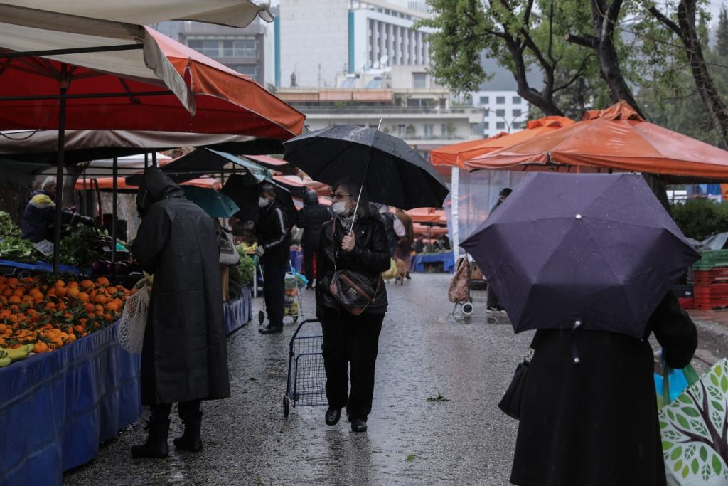 Μεγάλη ανατροπή: Τι αγοράζουμε, σε ποια μαγαζιά πάμε, τι καταναλώνουμε