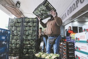 Ανοικτά όλο το βράδυ η Αγορά στον Ρέντη για τα Κούλουμα – Δείτε πότε μπορείτε να ψωνίσετε