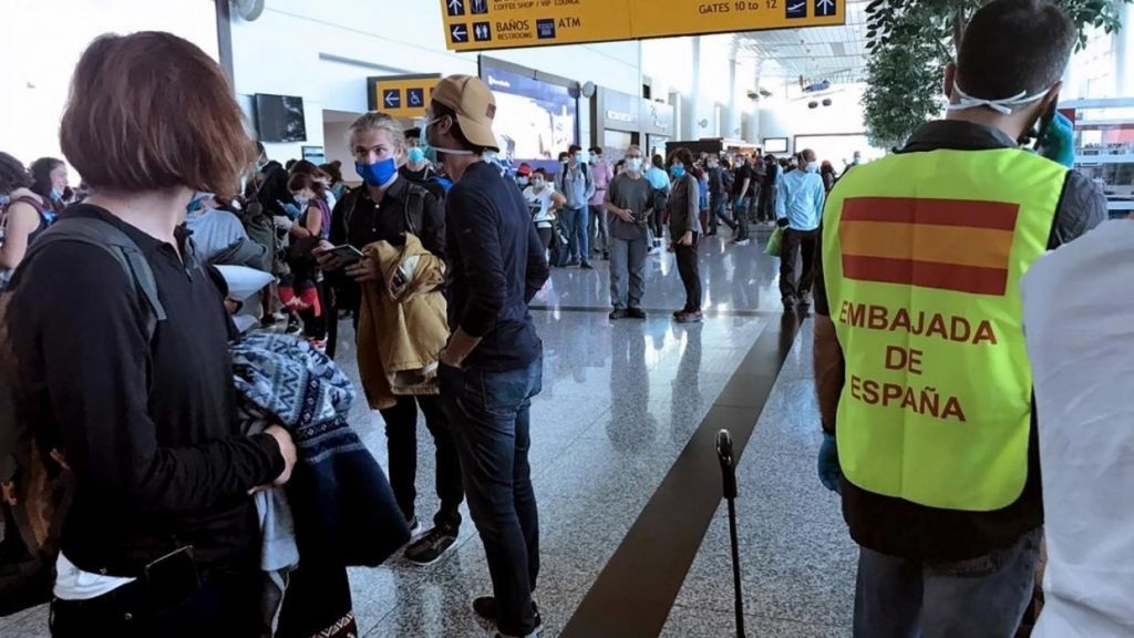 Επέστρεψαν στο Παρίσι oι 300 Ευρωπαίοι που είχαν εγκλωβιστεί στο Εκουαδόρ λόγω βλάβης αεροσκάφους