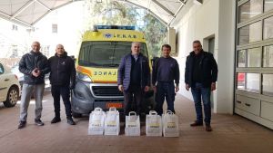 Renault – Automotivo A.E.B.E.: Δωρίζει ιατρικές μάσκες στο ΕΚΑΒ