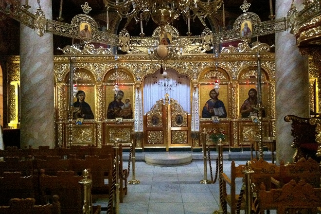 Σε ποια απόφαση προσανατολίζεται η κυβέρνηση για τις εκκλησίες το Πάσχα