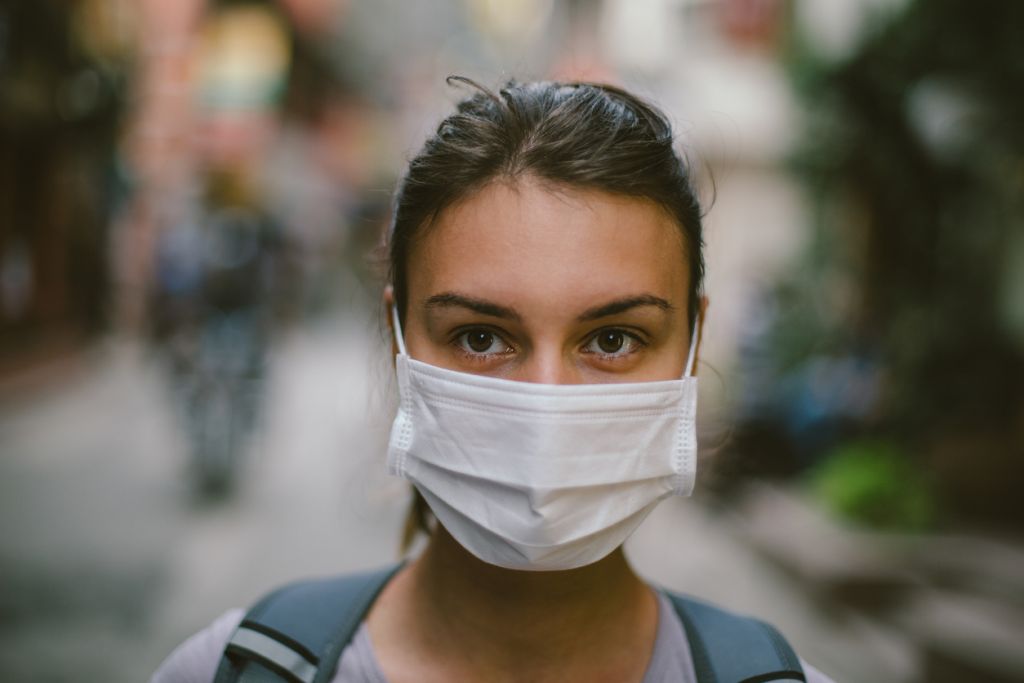Πώς πρέπει να φοράμε και πώς να αφαιρούμε τις προστατευτικές μάσκες