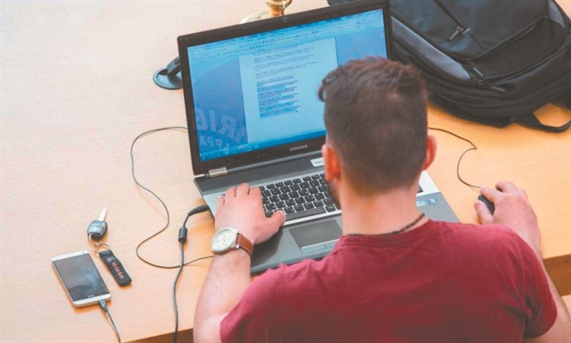 Κοροναϊός : Ετοιμάζονται για e-εξετάσεις τα πανεπιστήμια