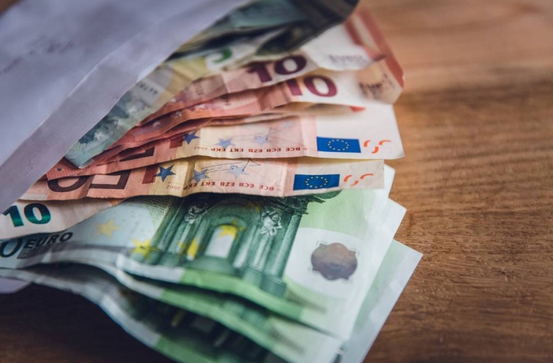 Κοροναϊός : Την Τρίτη η καταβολή 800 ευρώ σε 105.853 υπό αναστολή εργαζομένους