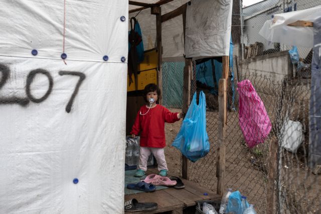 Προσφυγικό: O κοροναϊός «πάγωσε» τις επανασυνδέσεις μεταξύ Ελλάδας και Βρετανίας