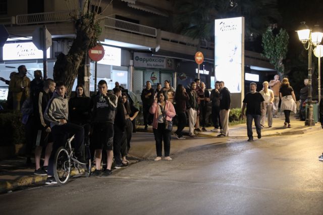 Ξανά κόσμος στην Αγία Παρασκευή – Ανησυχία για τα υπαίθρια πάρτι