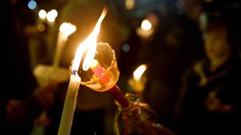 Ανάσταση στις εκκλησίες το βράδυ