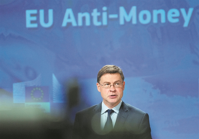 «Θα ξαναδούμε τους στόχους για τα πλεονάσματα»