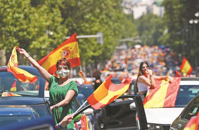 Ενα τσουνάμι λαϊκισμού γεμάτο ακροδεξιό μίσος