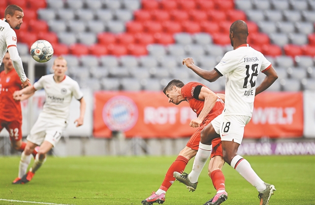 Οι δεσπότες και η Ιερά Σύνοδος του ποδοσφαίρου μας