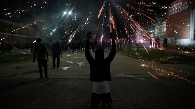 Σκηνές χάους στις ΗΠΑ: Ακόμη ένας νεκρός στη Μινεάπολη