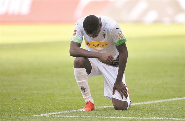 Γκολ και μηνύματα