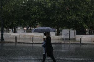 Προβλήματα σε όλη τη χώρα από την κακοκαιρία – Πότε θα υποχωρήσει