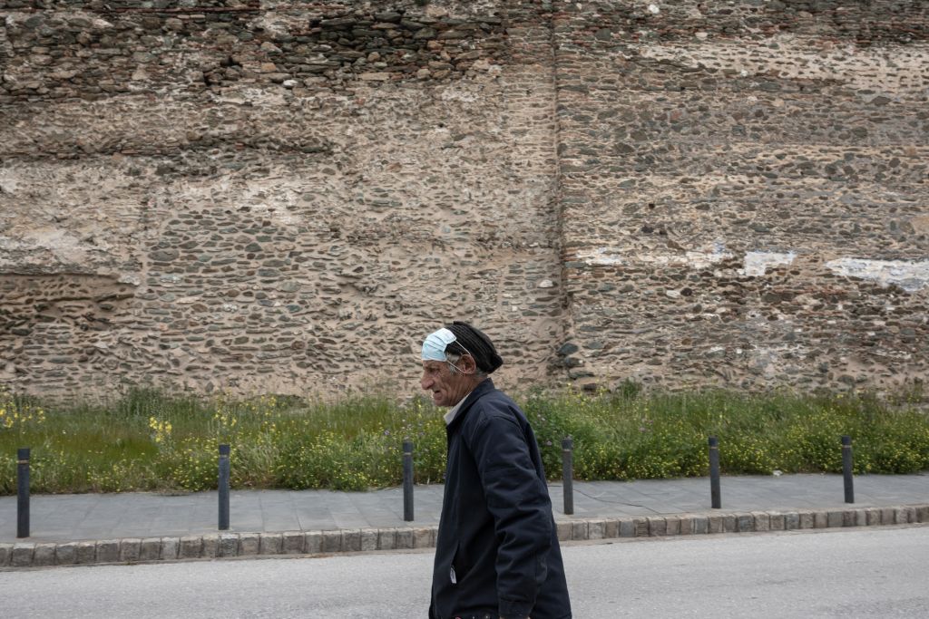 Όλα όσα πρέπει να ξέρετε για μάσκες, αποστάσεις και ατομική υγιεινή σε κάθε χώρο