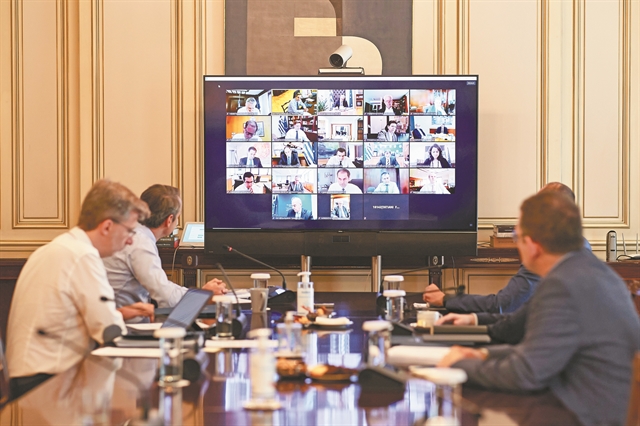 2 + 1 δρόμοι για τον ανασχηματισμό