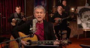 Συγκλονίζει ο Γιώργος Νταλάρας στο Mega με τα μοναδικά τραγούδια του Μίκη και του Τσιτσάνη