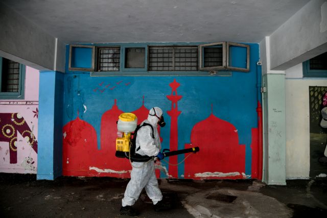 Απολύμανση στα λύκεια – Εφοδιάζονται με αντισηπτικά και απολυμαντικά τα σχολεία