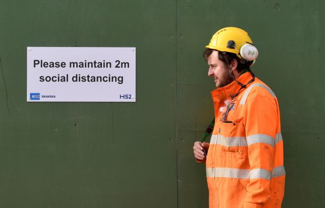 Σταδιακή άρση του lockdown σχεδιάζει ο Μπόρις Τζόνσον – Την Κυριακή οι ανακοινώσεις