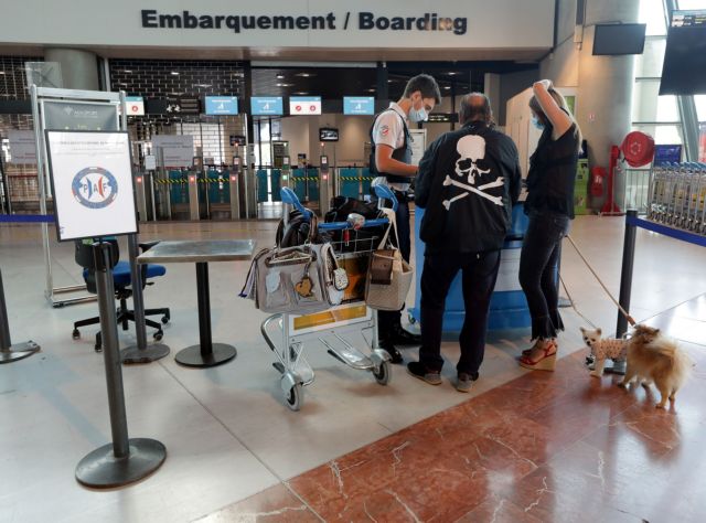 Γαλλία : Η κυβέρνηση συνιστά στους πολίτες να μην ταξιδέψουν το καλοκαίρι στο εξωτερικό