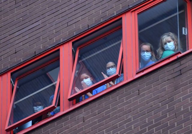 Βρετανία: 739 νέοι θάνατοι σε μια μέρα – 27.510 νεκροί συνολικά