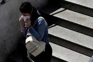 Κοροναϊός : Αυτή η μάσκα μεταδίδει τον ιό, αντί να προστατεύει