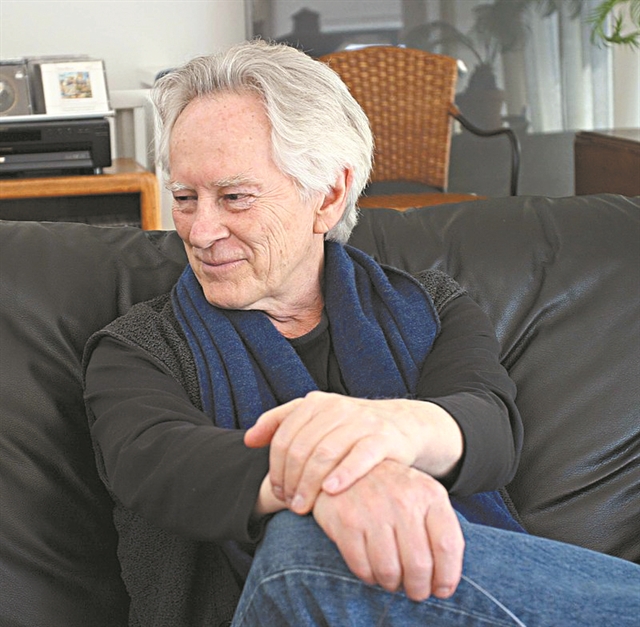 Πέθανε ο Βeat ποιητής και θεατρικός συγγραφέας Μάικλ ΜακΚλουρ