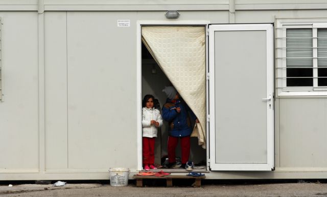 Σαρωτικοί έλεγχοι σε τρεις ΜΚΟ και σε δύο δομές προσφύγων από την ΕΑΔ
