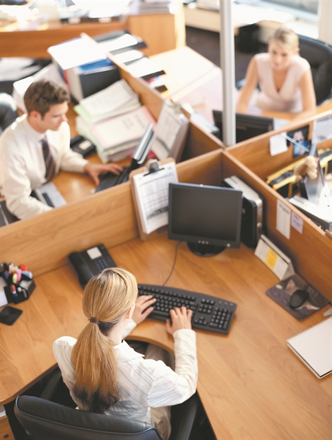 Δώρο το 40% για επιχειρήσεις που δεν θα απολύσουν