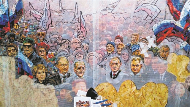 Ο Στάλιν έμεινε τελικά μόνος, χωρίς τον Πούτιν, στο ψηφιδωτό της εκκλησίας