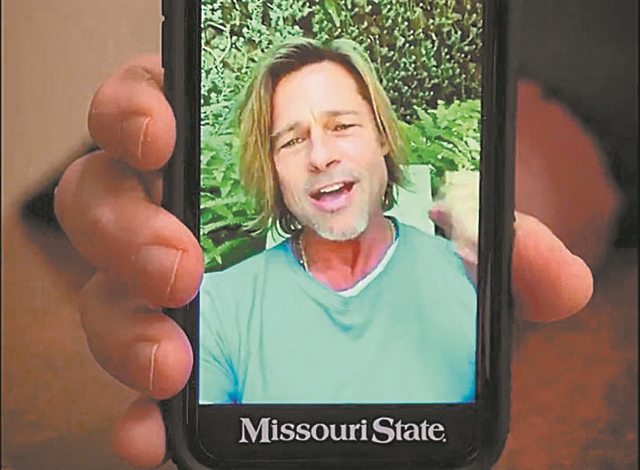 Διαδικτυακή αποφοίτηση με μήνυμα από τον Μπραντ Πιτ