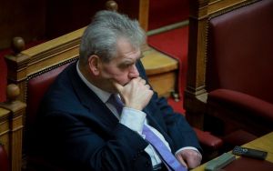 Σκάνδαλο Novartis: Σύγκρουση στη Βουλή για τη «συμμορία»