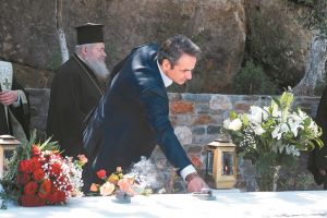 Βγάζει ξανά την… κάρτα μιλίων
