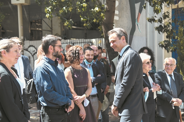 Οι δύο Ελλάδες της οδού Σταδίου