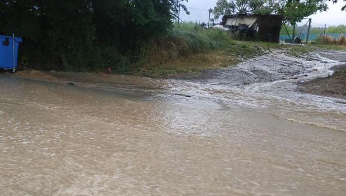 Κακοκαιρία: Σε ποιες περιοχές προκάλεσε προβλήματα – Κινδύνευσε νεαρός από χείμμαρο