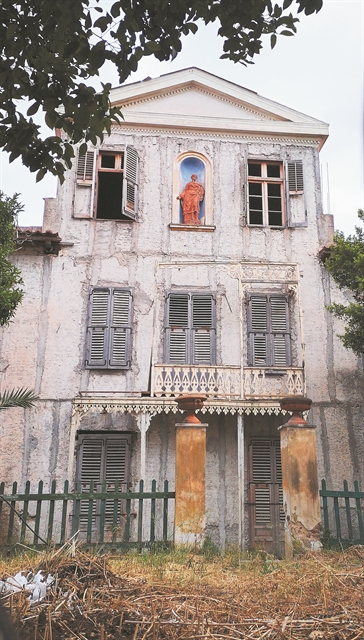 Ιστορικά σπίτια παραδομένα στην απαξίωση