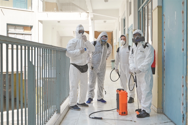 Επιστροφή στα σχολεία εν μέσω «εχθροπραξιών»