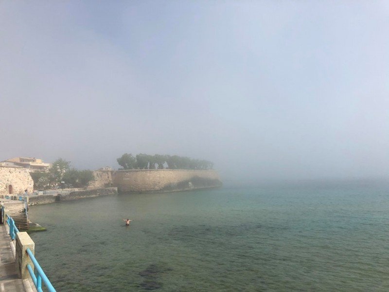 Σπάνιο: «Μεταφερόμενη ομίχλη» σκέπασε τα Χανιά