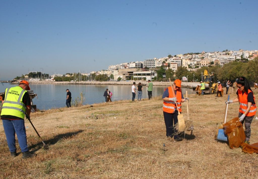 Δήμος Πειραιά : Μεγάλη επιχείρηση καθαρισμού του παραλιακού μετώπου του ΣΕΦ