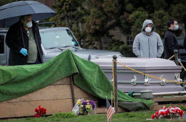 ΗΠΑ: Σχεδόν 1.900 νεκροί από κοροναϊό μέσα σε 24 ώρες