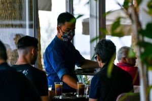 Εστίαση : Υποτονική η κίνηση σε εστιατόρια, ικανοποιητική στα καφέ