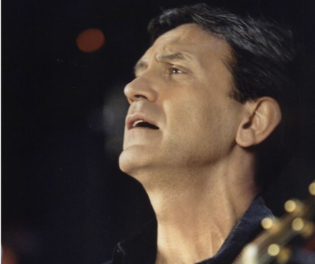 Ο Γιώργος Νταλάρας με τραγούδια Θεοδωράκη και Τσιτσάνη στο MEGA