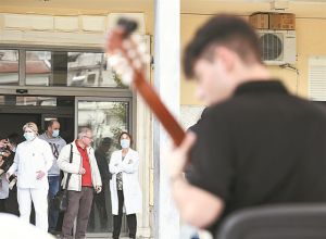 «Εμφύλιος» παπανδρεϊκών για τον ΣΥΡΙΖΑ