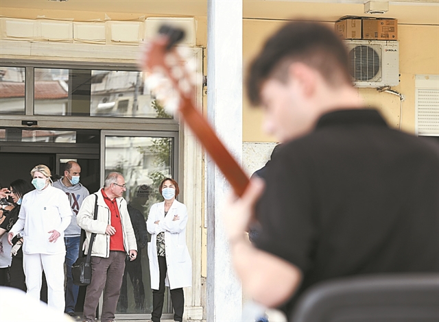 «Εμφύλιος» παπανδρεϊκών για τον ΣΥΡΙΖΑ