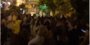 Κοροναϊός : Πατείς με, πατώ σε στου Ψυρρή για ένα ποτό το Σαββατόβραδο