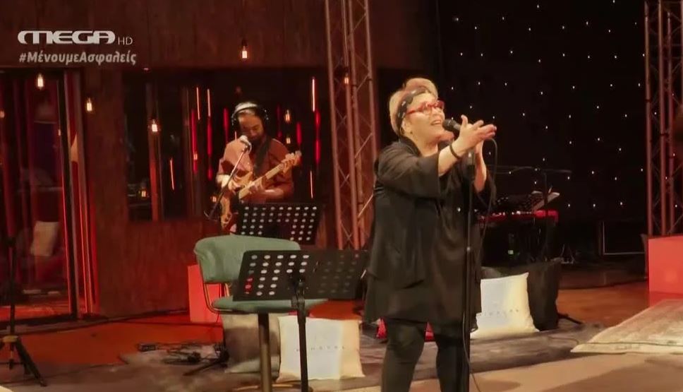 Η Δήμητρα Γαλάνη ερμηνεύει τη δική της «Σκανδάλη»