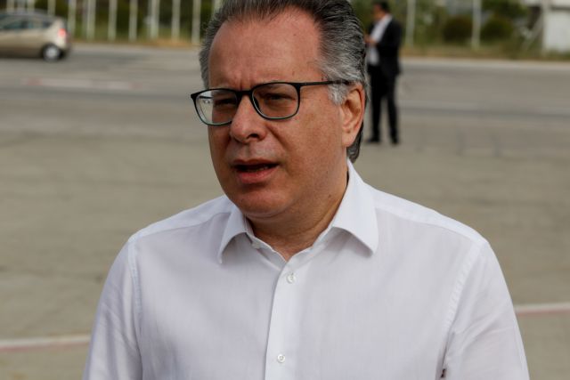 Κουμουτσάκος για Έβρο: Δεν επιβεβαιώνεται οργανωμένο σχέδιο κίνησης προσφύγων