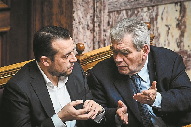 Πρέπει να διαγραφεί ή όχι ο Νίκος Παππάς; – Δύο βουλευτές απαντούν